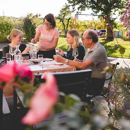 ベッド・アンド・ブレックファスト Weingut Schwarzl 3*