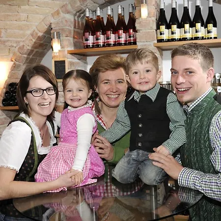 Weingut Schwarzl 3* Ratsch an der Weinstraße