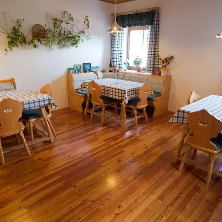 Weingut Schwarzl Рач-ан-дер-Вайнштрассе