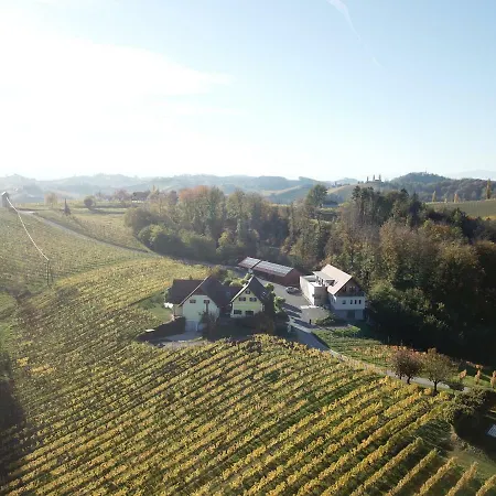 Bed & Breakfast Weingut Schwarzl 3*